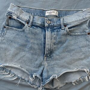 Abercrombie & Fitch the Mom Shorts Mid-rise shorts